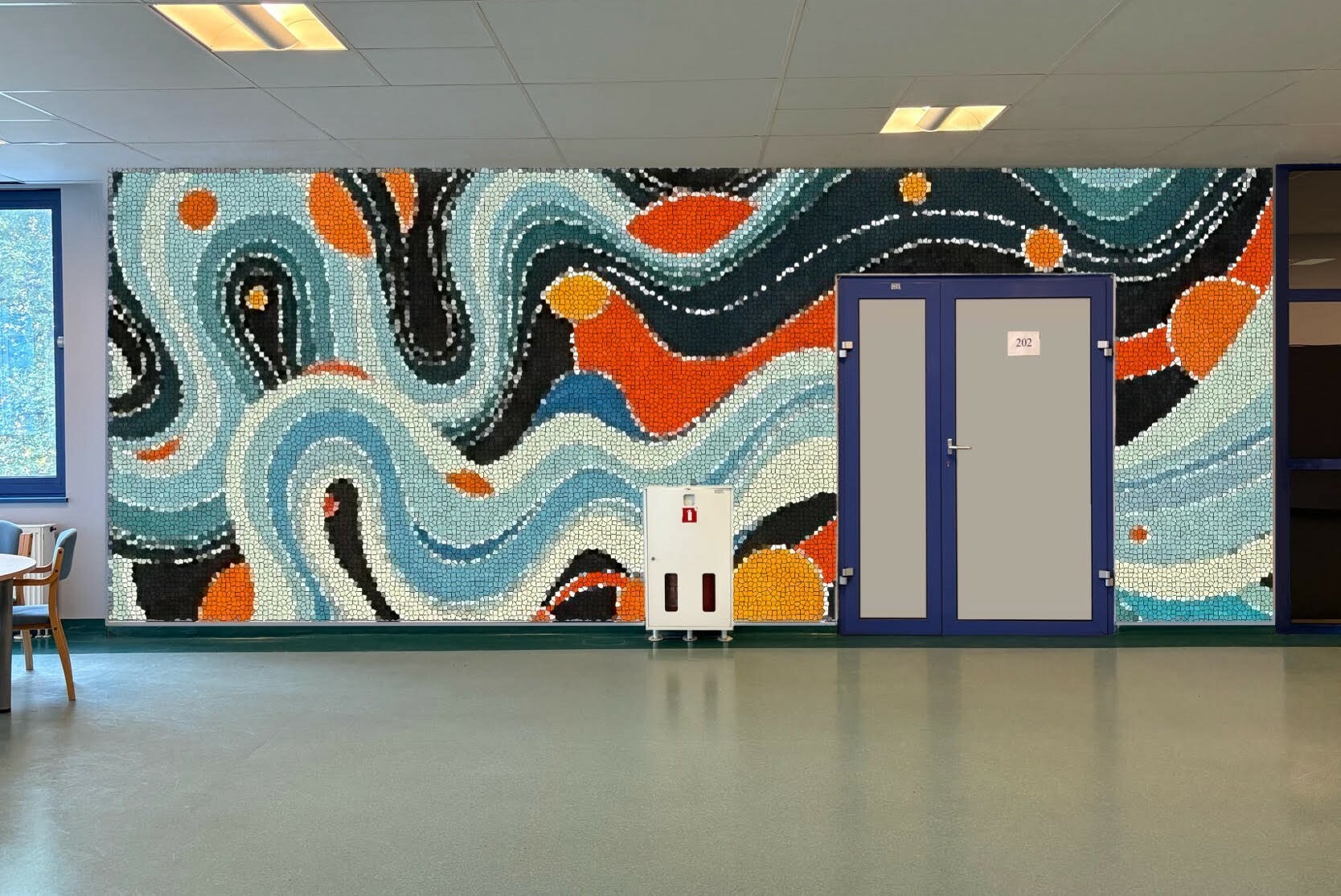 Mozaika na UZ: zdobi, prowokuje, łączy